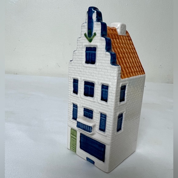 Elesva Holland - Picture 4 of 4